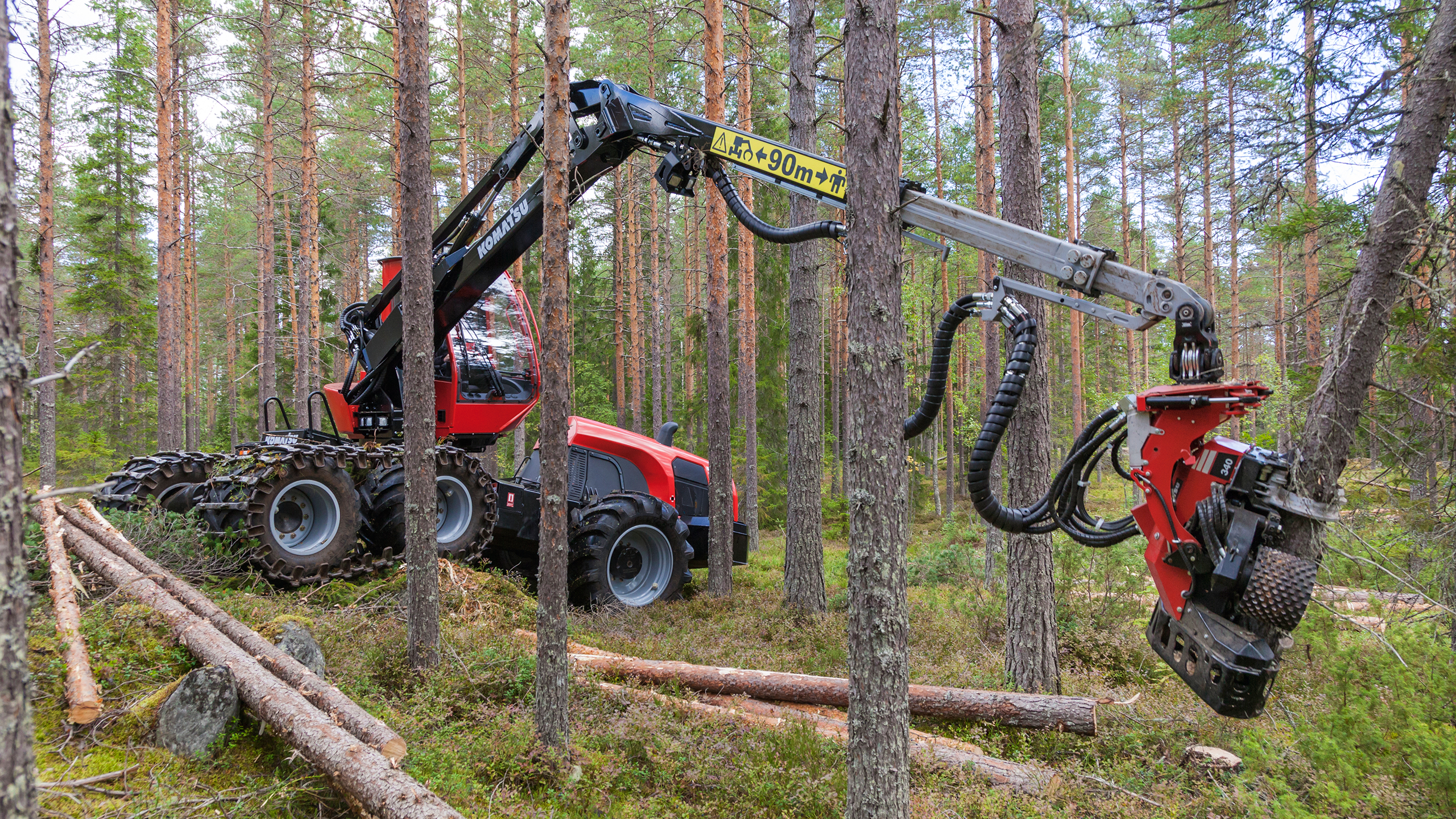 Komatsu 901 skördare kran lång räckvidd