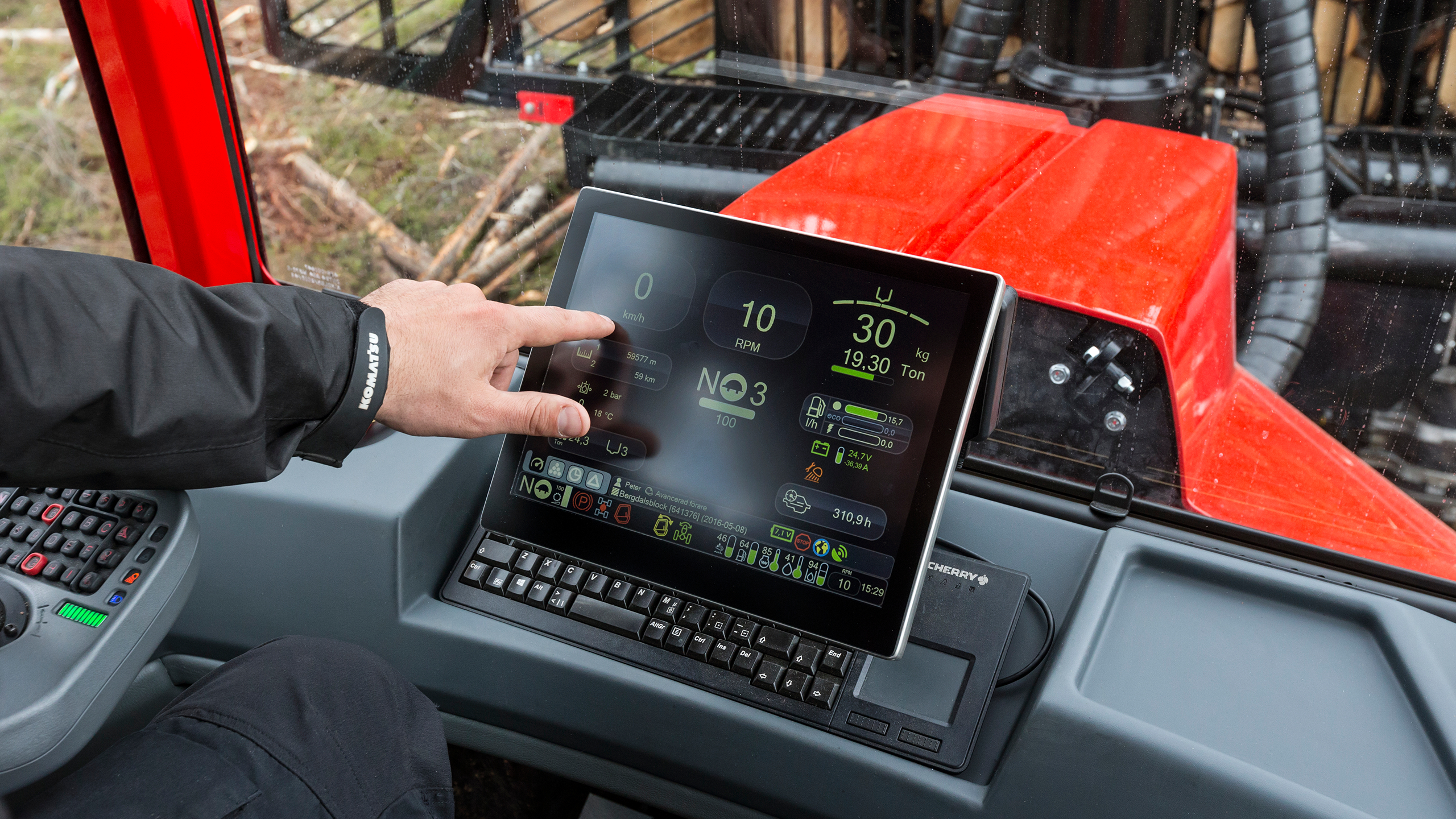 Hand pointing at MaxiXplorer screen