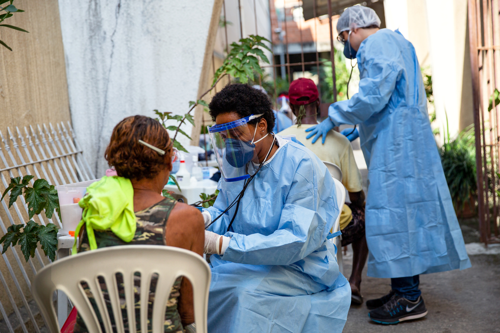 MSF helps vulnerable people in Rio de Janeiro to stop covid-19 in Brazil.